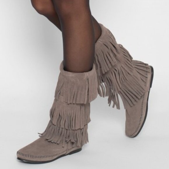 Minnetonka Suede Calf Hi 3-Layer Fringe Boot, Grey Size 7 - Picture 14 of 15